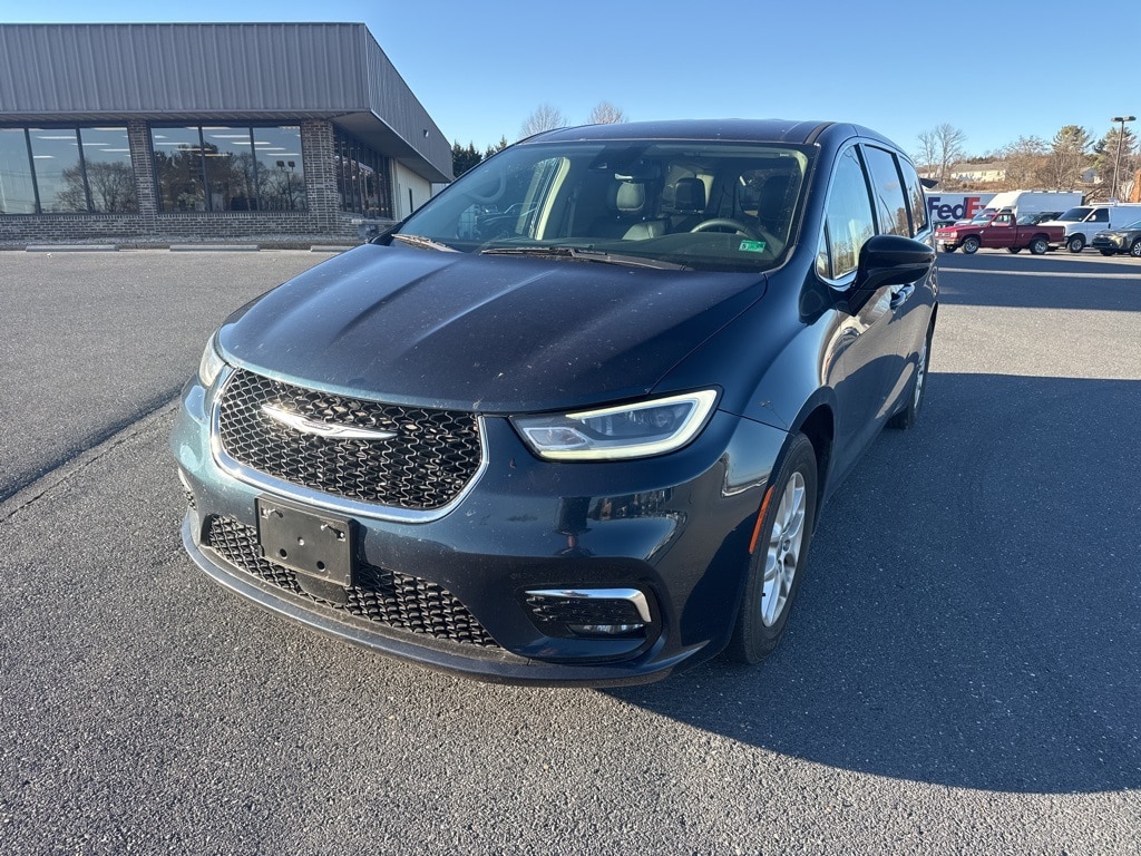 2024 Chrysler Pacifica Touring L's photo