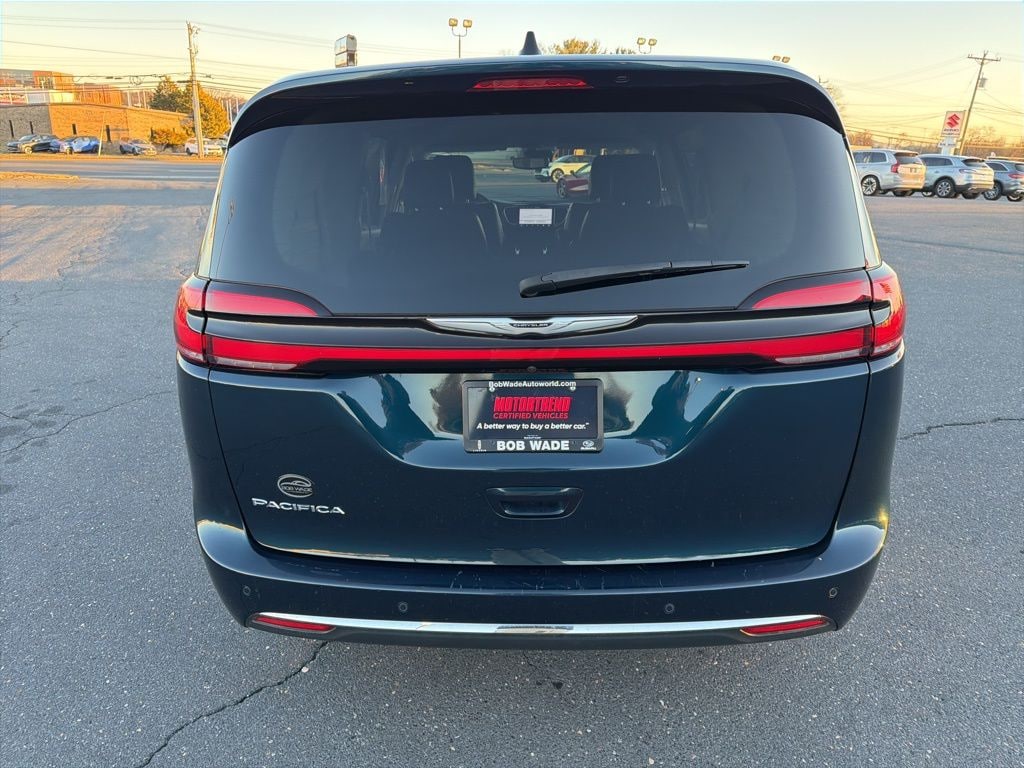 Used 2024 Chrysler Pacifica Touring L Minivan/Van