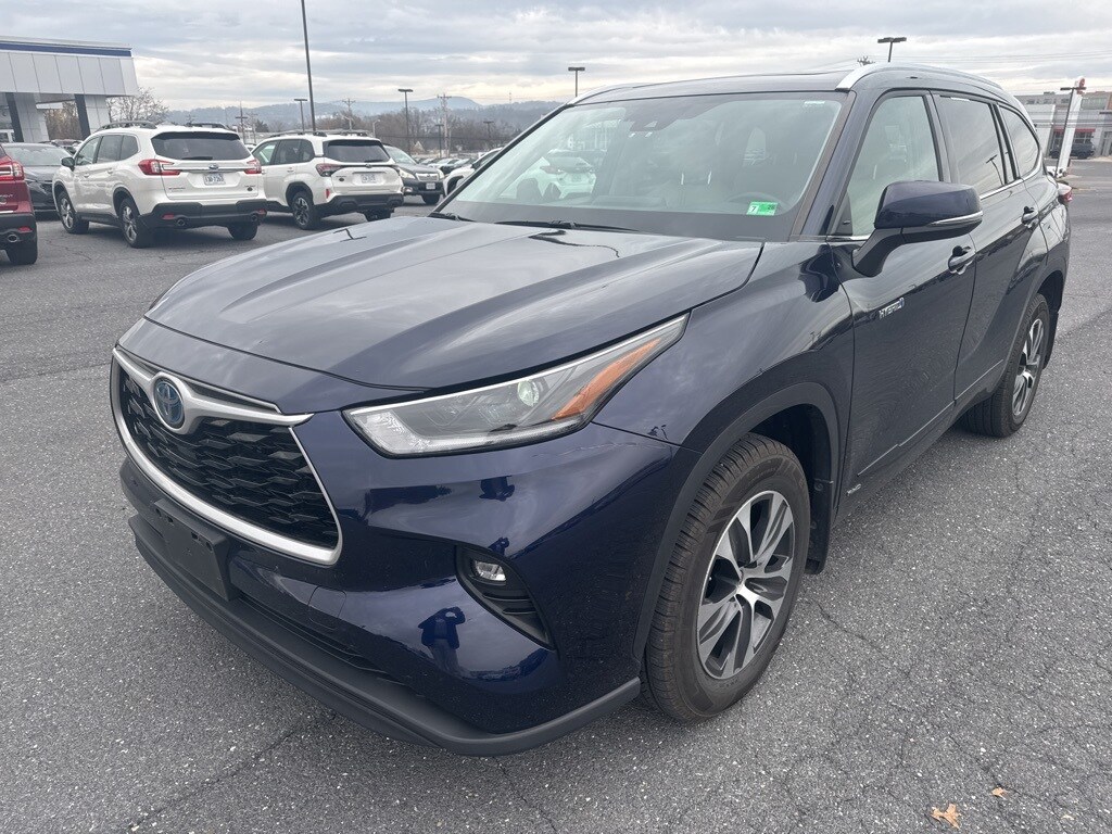 2021 Toyota Highlander Hybrid XLE photo 2