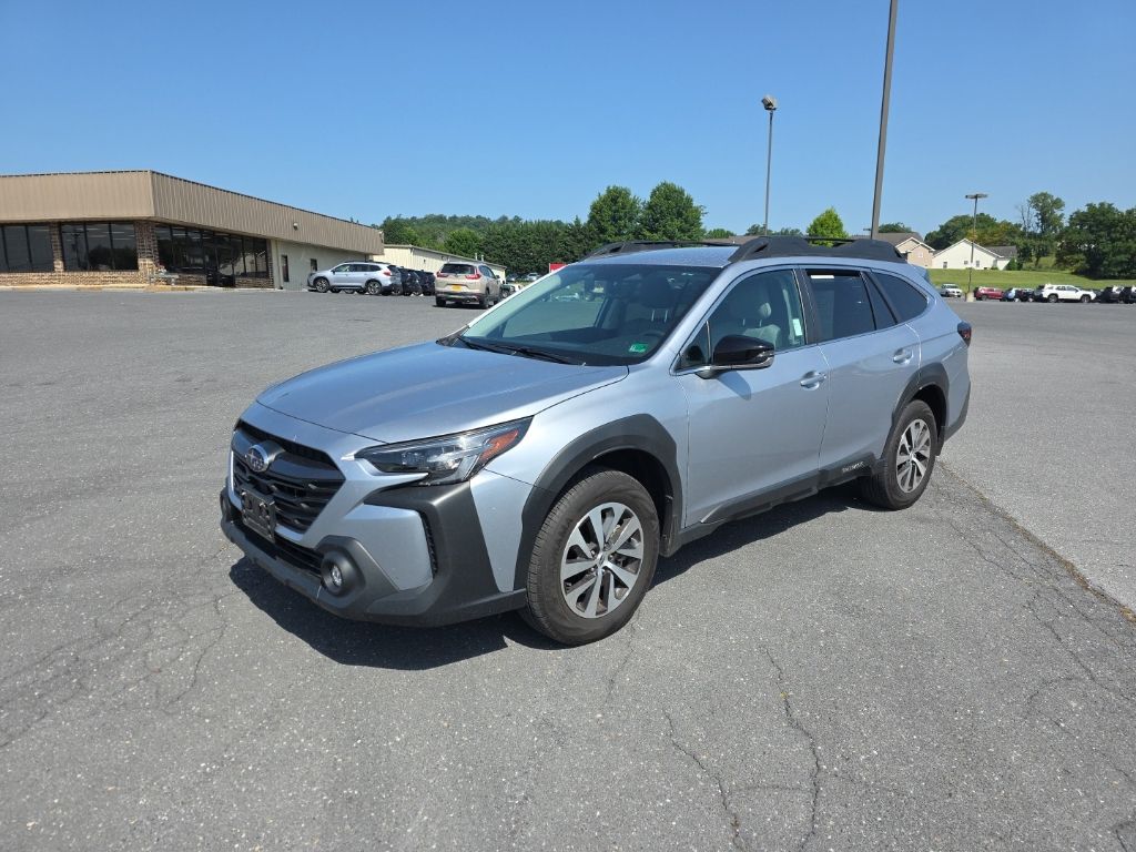 2025 Subaru Outback Premium's photo
