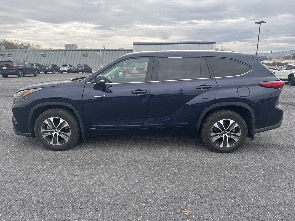 2021 Toyota Highlander Hybrid XLE photo 3