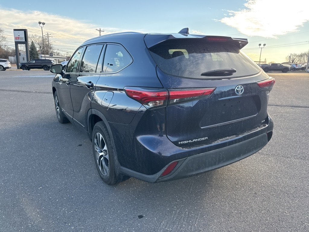 Used 2021 Toyota Highlander Hybrid XLE SUV