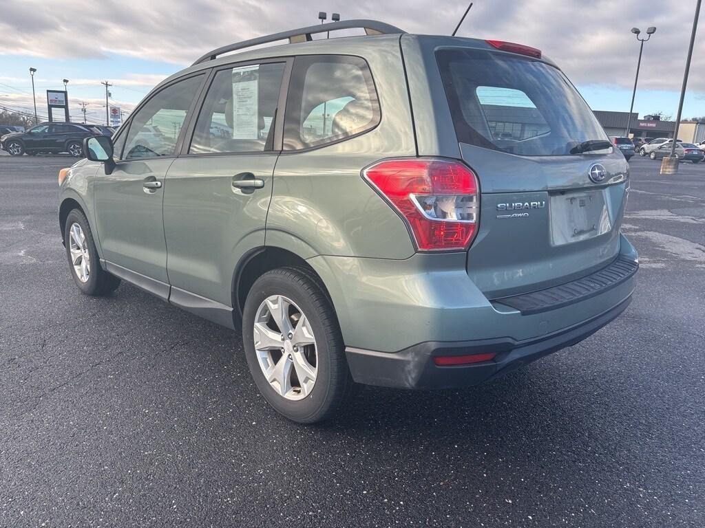 2015 Subaru Forester 2.5i photo 3