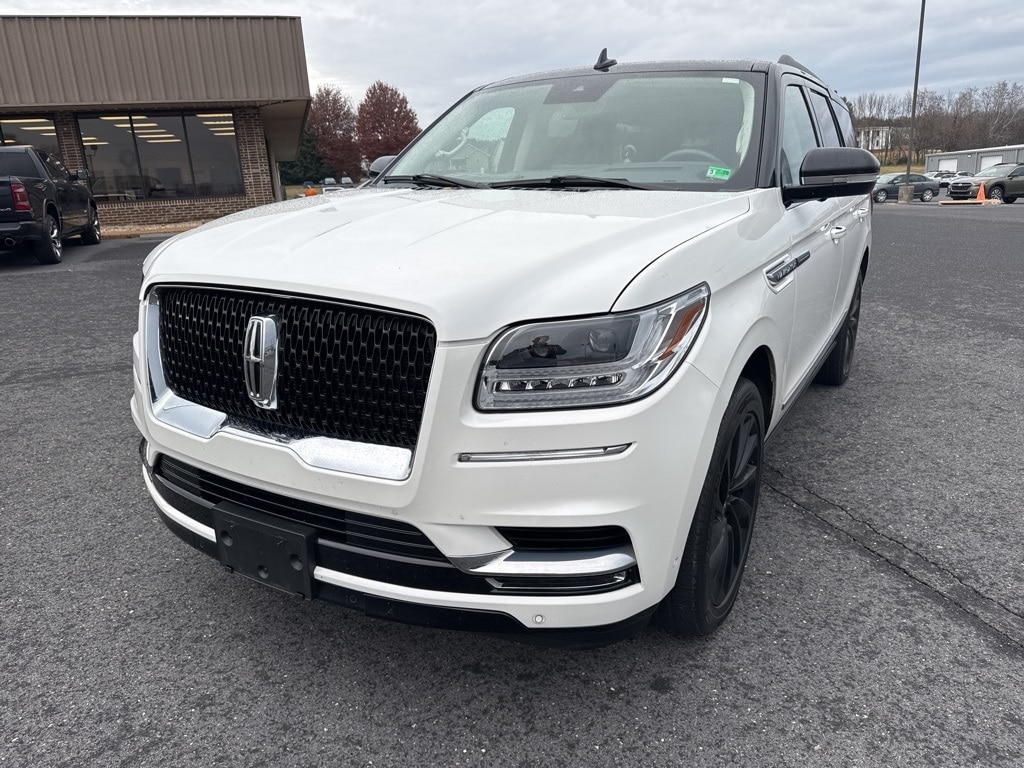 2021 Lincoln Navigator Black Label's photo