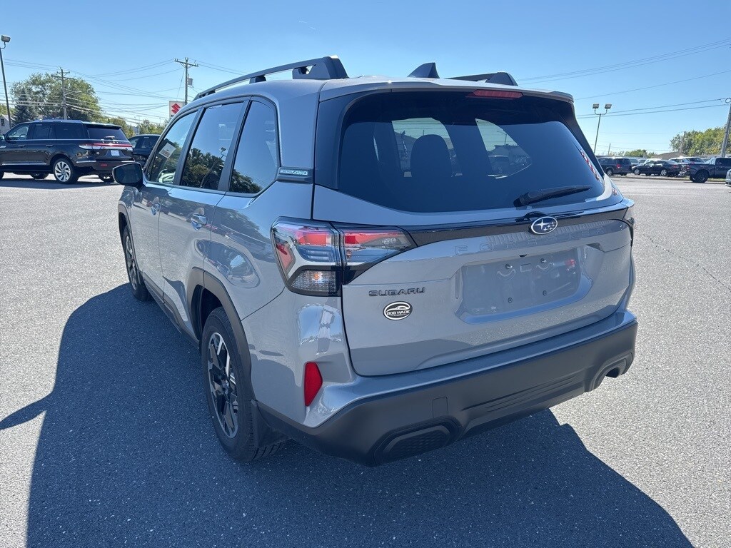 2025 Subaru Forester Premium photo 3