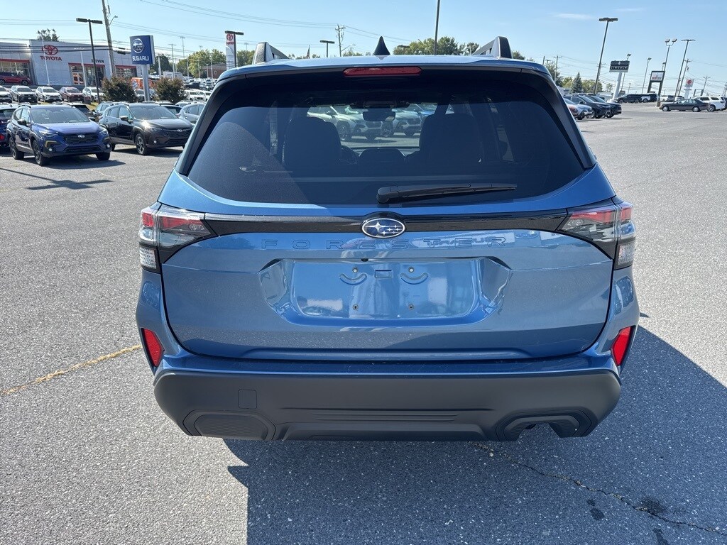 2025 Subaru Forester Premium photo 3