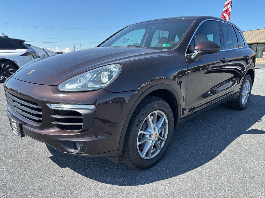 2016 Porsche Cayenne Base photo 2