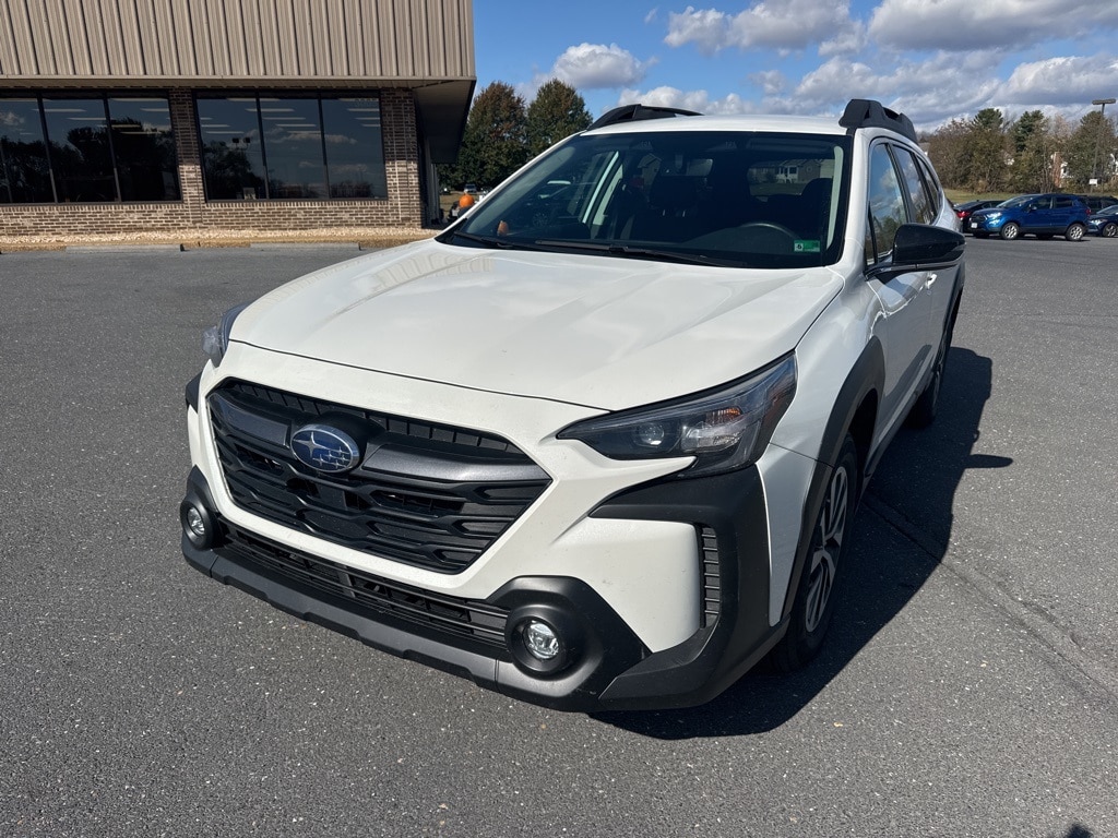 2025 Subaru Outback Premium's photo