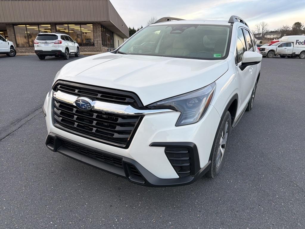 2025 Subaru Ascent Premium's photo