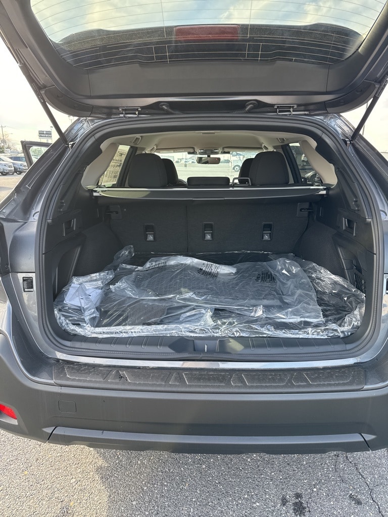 2025 Subaru Outback Premium's photo