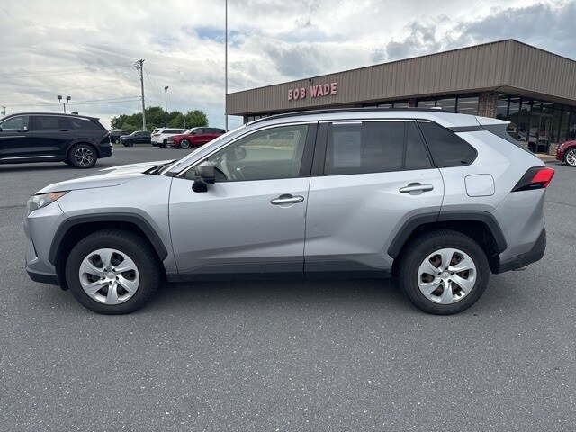 2019 Toyota RAV4 LE photo 2