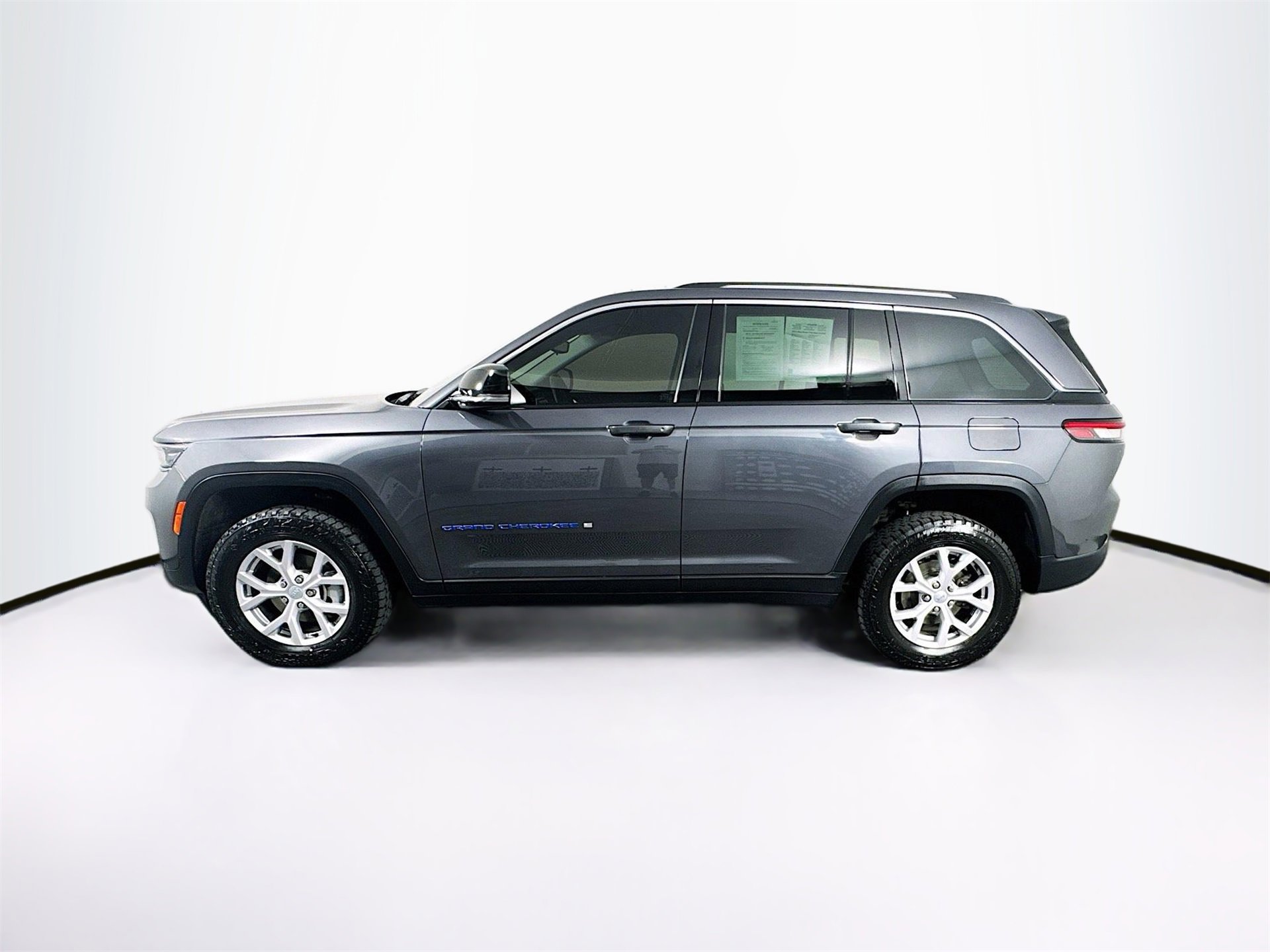 2022 Jeep Grand Cherokee Limited photo 2