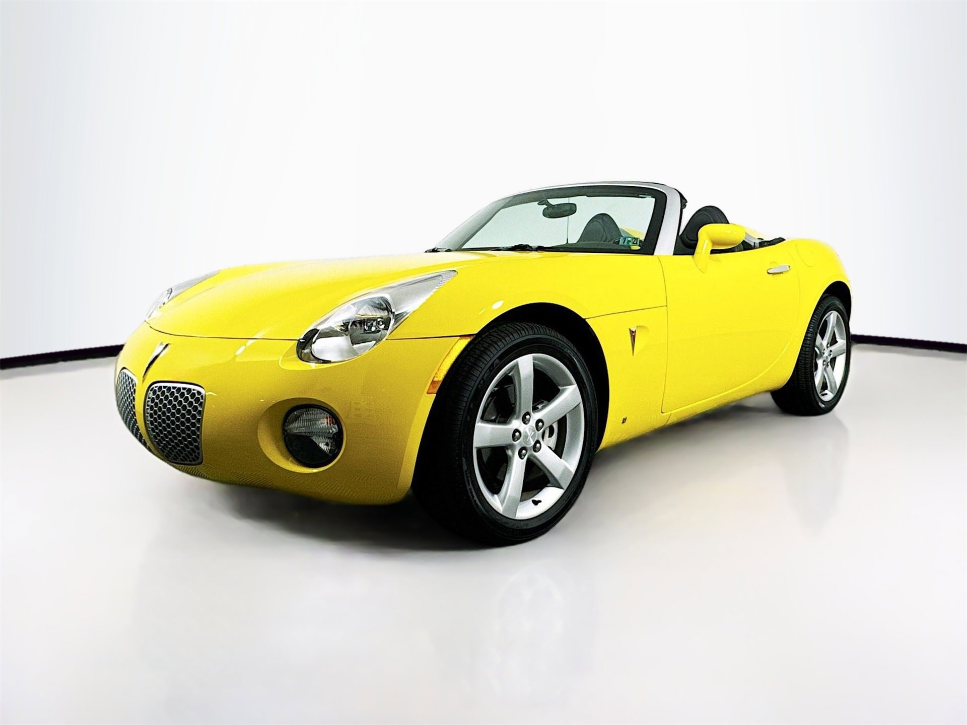 2007 Pontiac Solstice photo 3