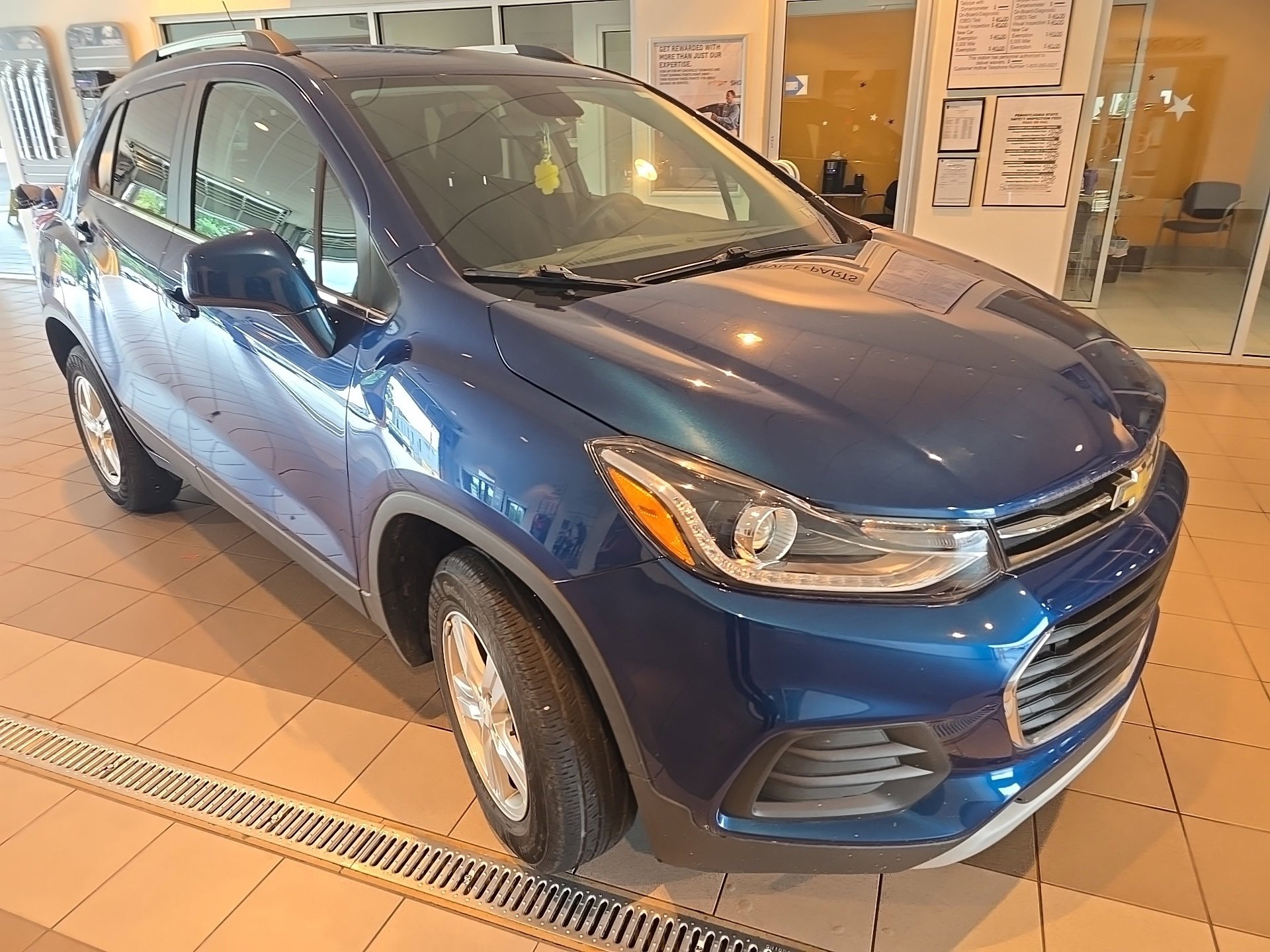 2020 Chevrolet Trax LT photo 2