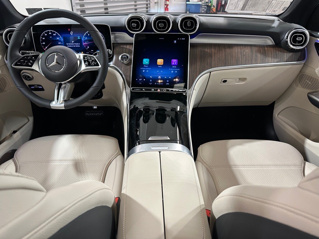2026 Mercedes Benz GLC 300 4MATIC photo 4