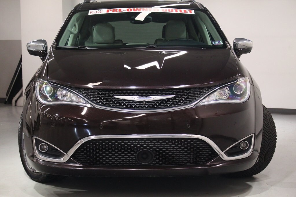 2018 Chrysler Pacifica Limited photo 3