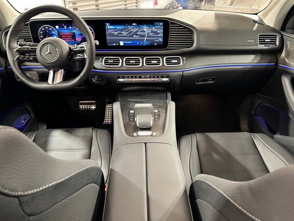 2026 Mercedes Benz GLS 450 4MATIC photo 4