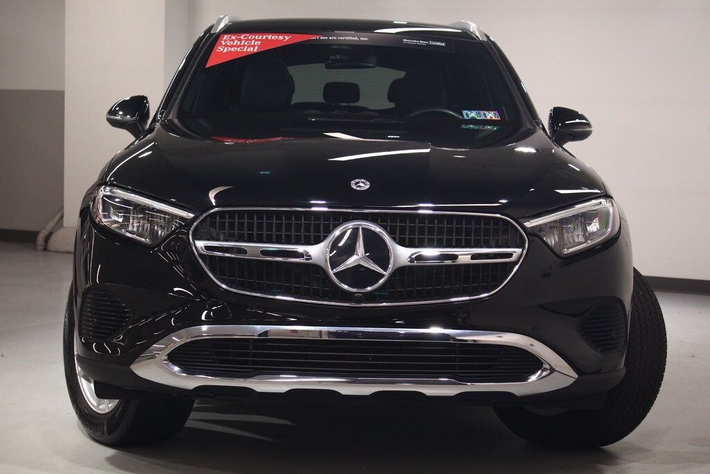 2025 Mercedes Benz GLC 300 photo 2