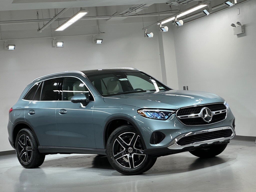 2026 Mercedes Benz GLC 300 4MATIC photo 2
