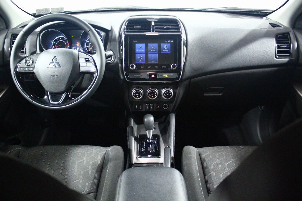 2020 Mitsubishi Outlander Sport SE photo 3