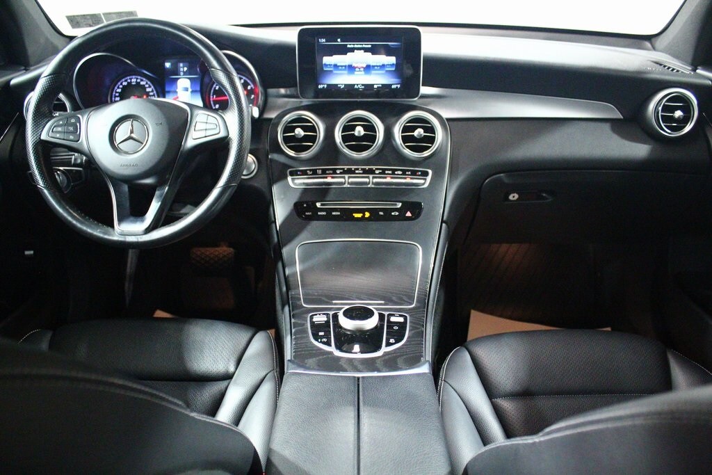 2018 Mercedes Benz GLC 300 4MATIC photo 4