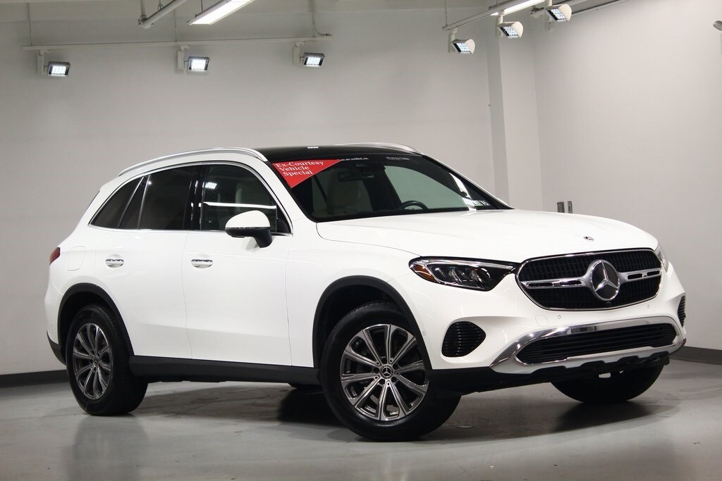 2025 Mercedes Benz GLC 300 photo 2