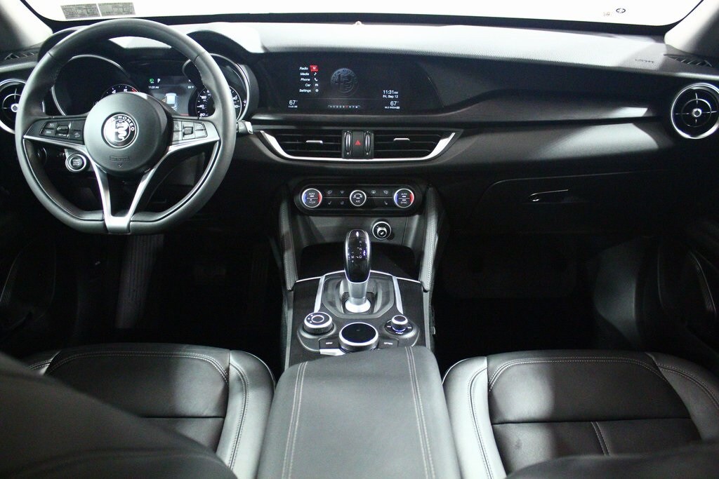 2018 Alfa Romeo Stelvio Base photo 4