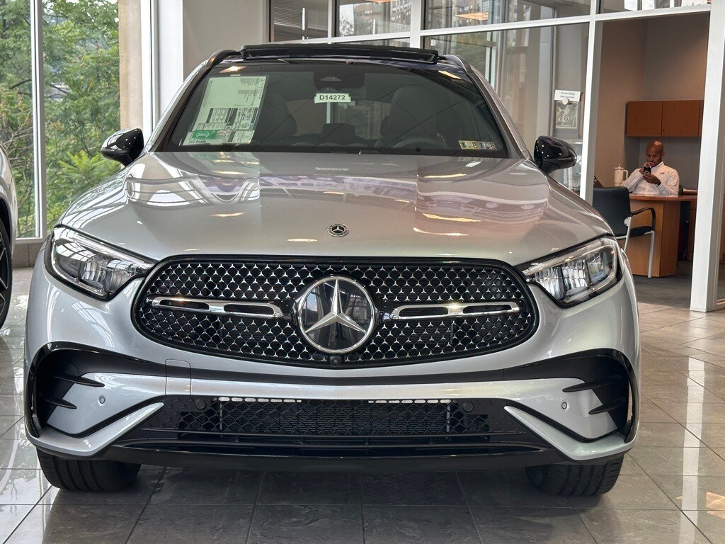 2025 Mercedes Benz GLC 350e 4MATIC photo 2