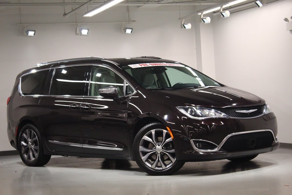 2018 Chrysler Pacifica Limited photo 2