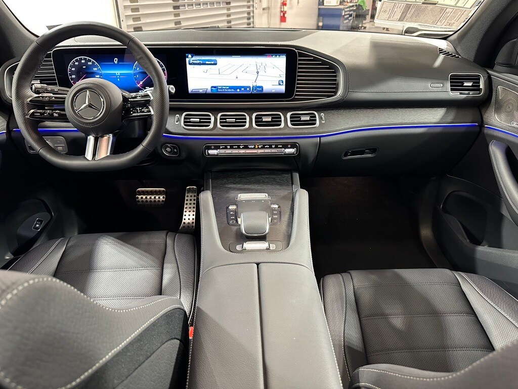 2026 Mercedes Benz GLS 450 4MATIC photo 4