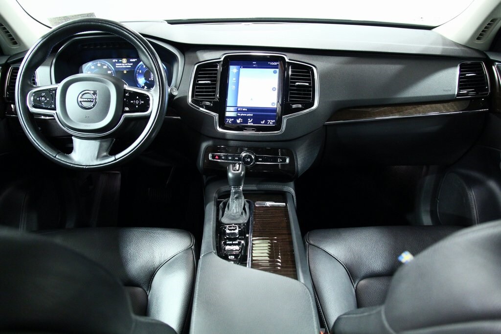 2017 Volvo XC90 T6 Momentum photo 3