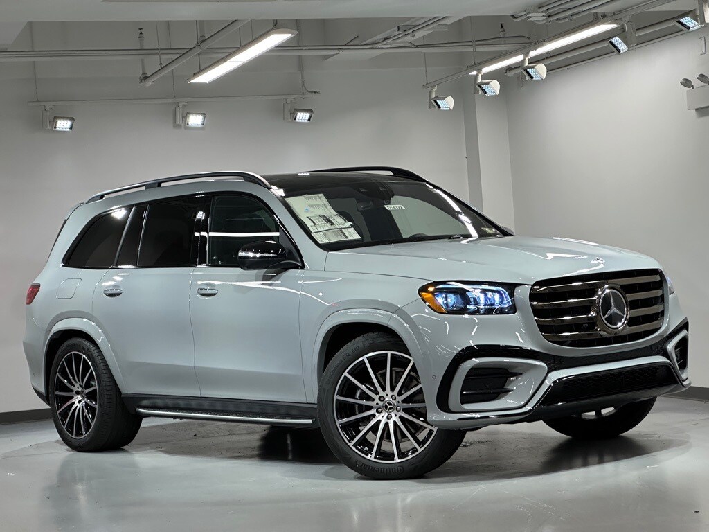 2026 Mercedes Benz GLS 580 4MATIC photo 2