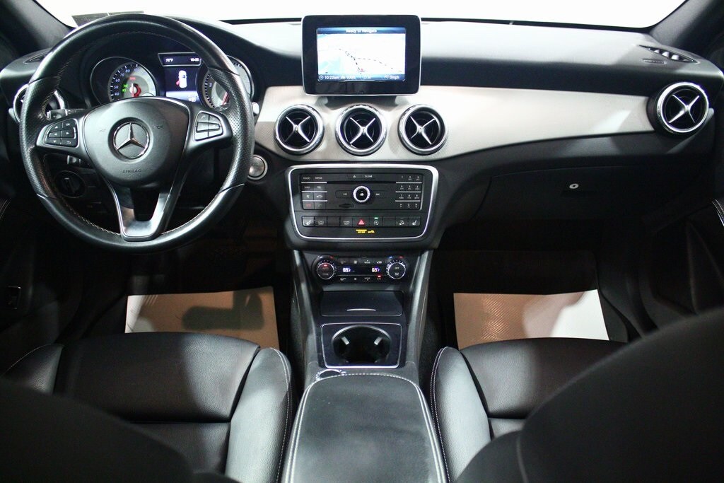 2017 Mercedes Benz GLA 250 4MATIC photo 4