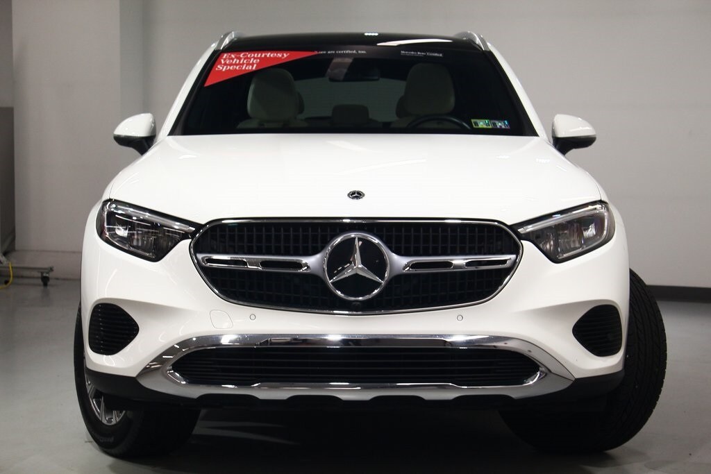 2025 Mercedes Benz GLC 300 photo 3