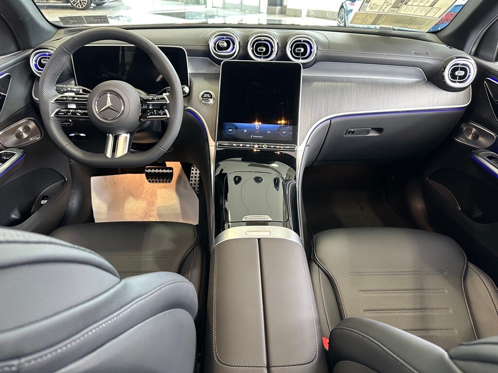 2025 Mercedes Benz GLC 350e 4MATIC photo 4