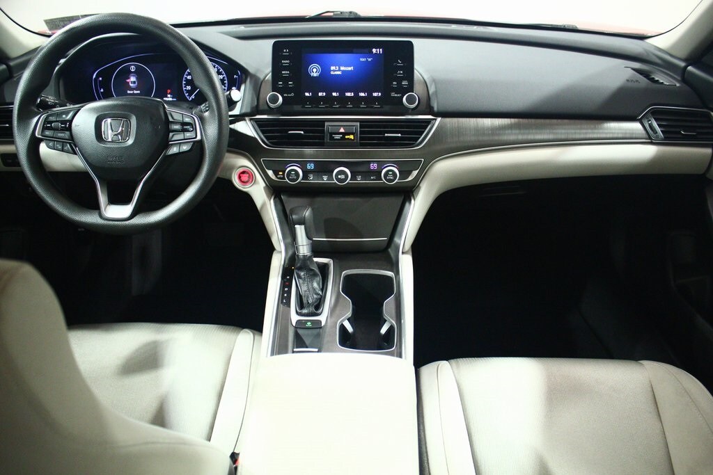 2018 Honda Accord LX photo 4