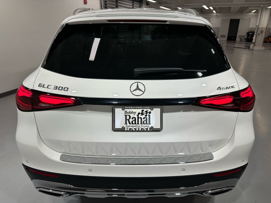 2026 Mercedes-Benz GLC Base