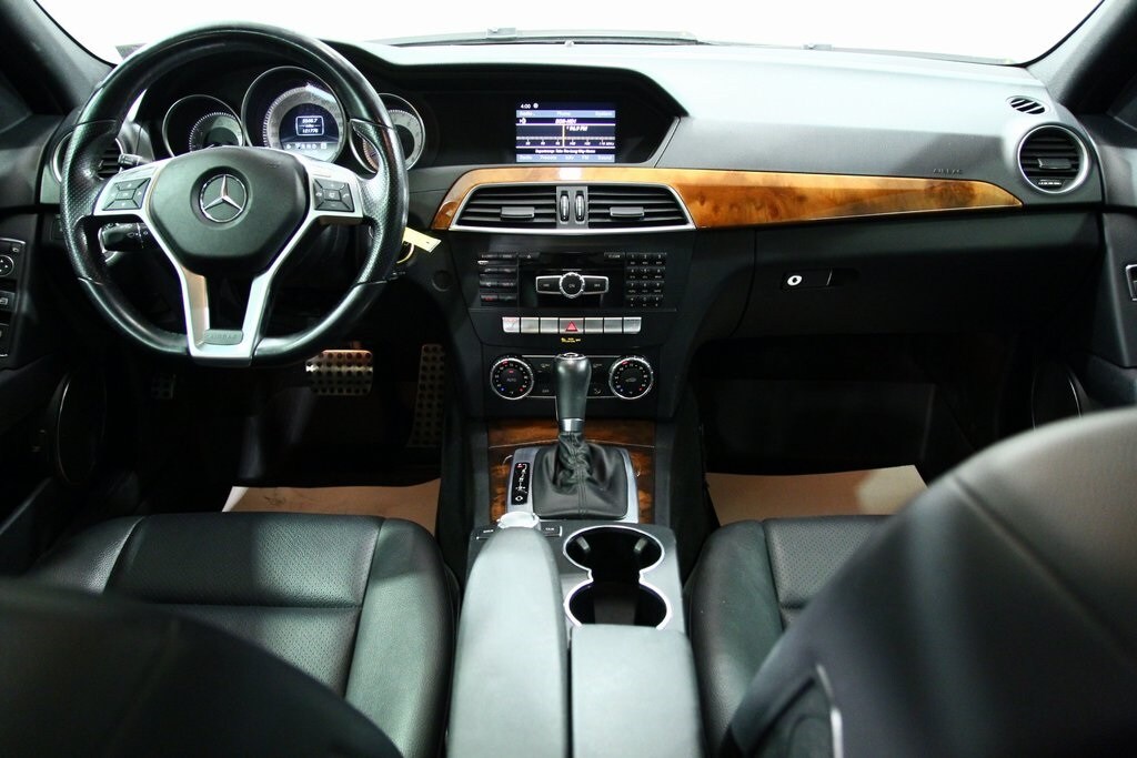 2012 Mercedes Benz C 300 4MATIC Sedan photo 4