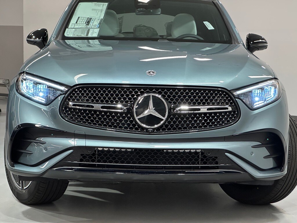 2026 Mercedes Benz GLC 300 4MATIC photo 3