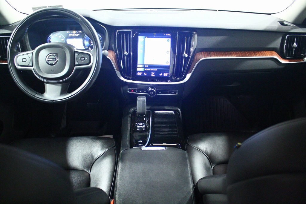 2022 Volvo S60 Recharge T8 R-Design Expression photo 4