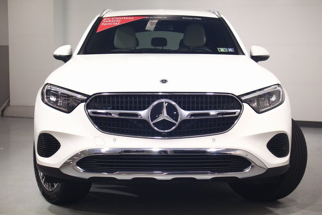 2025 Mercedes Benz GLC 300 photo 3