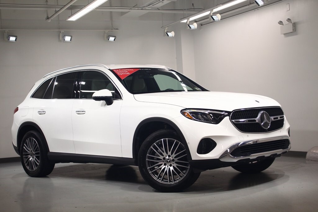 2025 Mercedes Benz GLC 300 photo 2