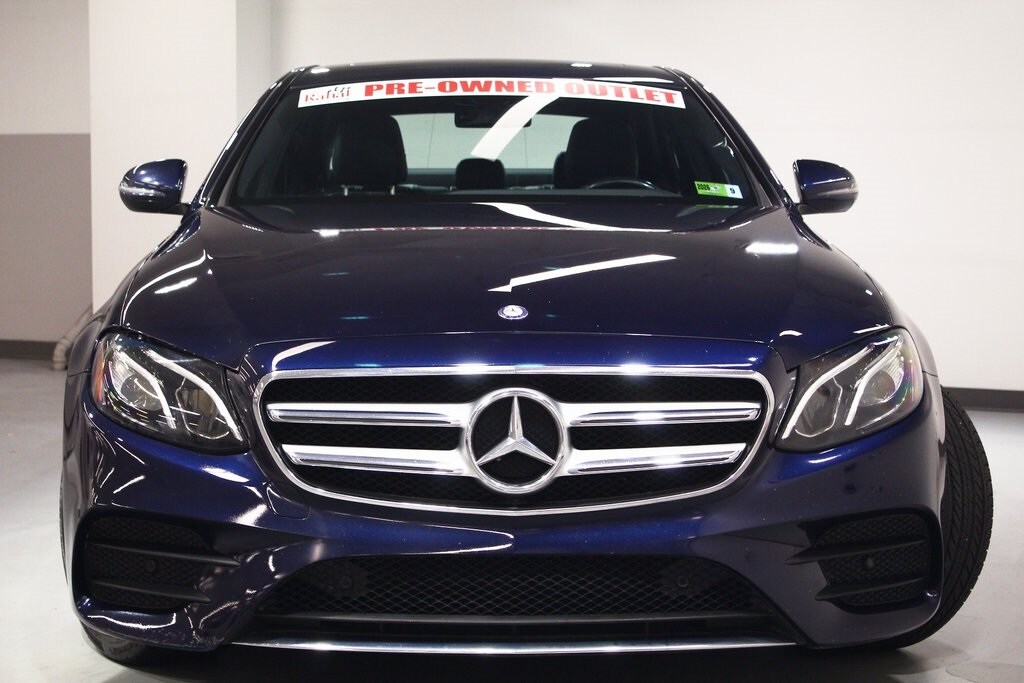 2017 Mercedes Benz E 300 4MATIC Sedan photo 3