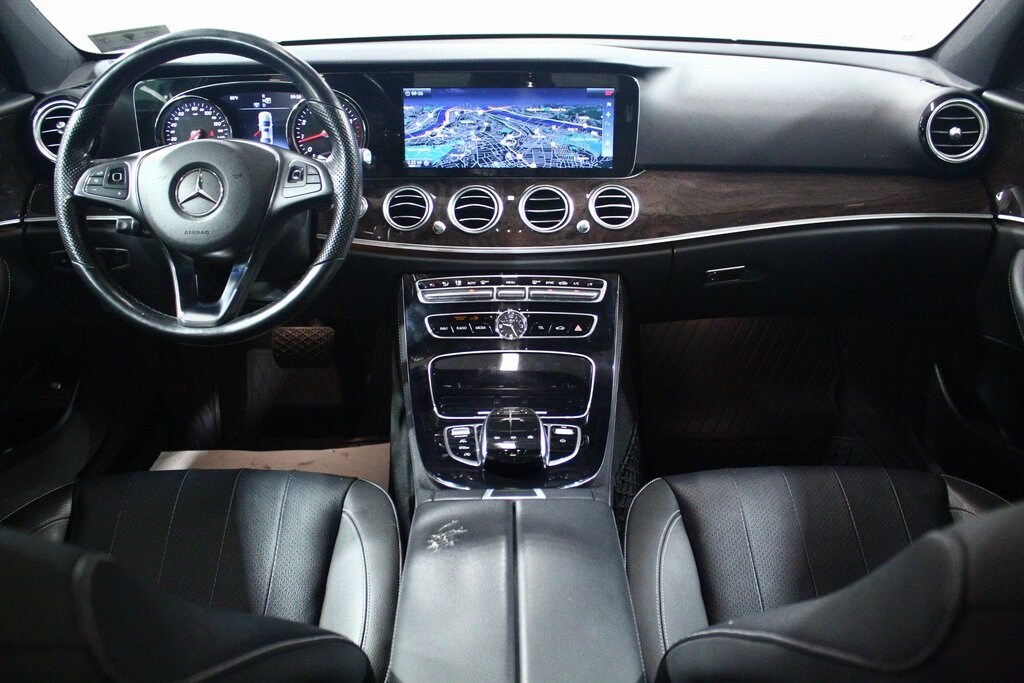 2017 Mercedes Benz E 300 4MATIC Sedan photo 4