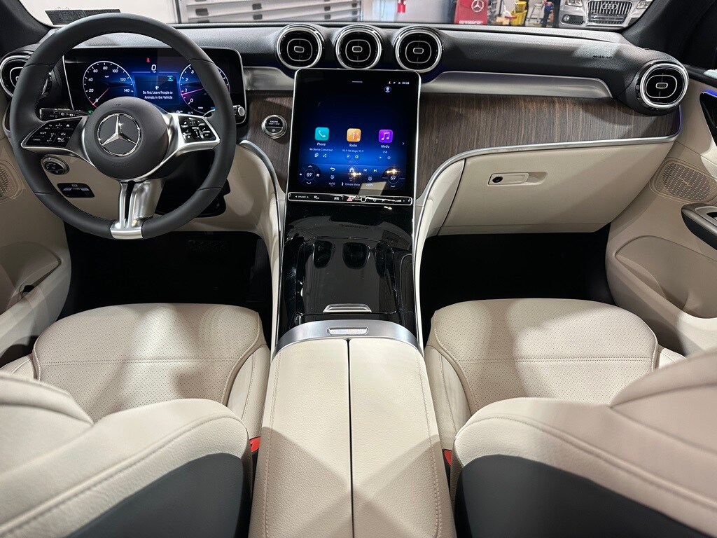 2026 Mercedes Benz GLC 300 4MATIC photo 4