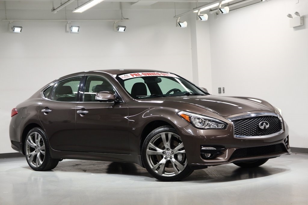 Used 2016 INFINITI Q70 3.7X Sedan