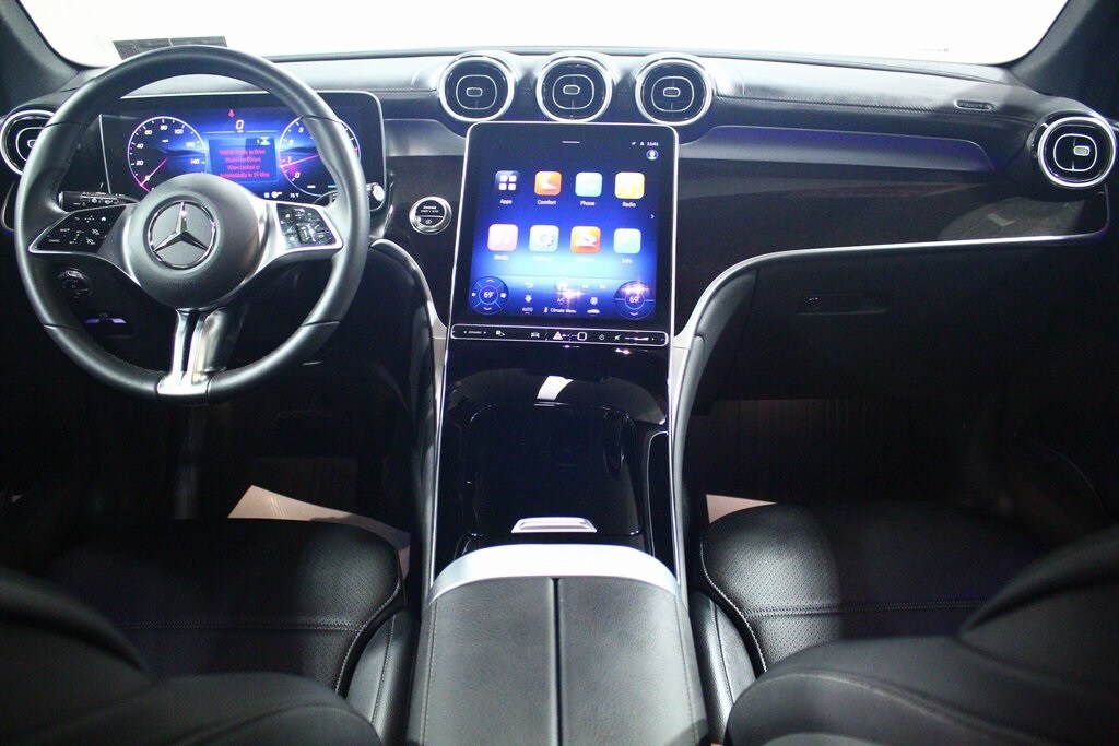 2025 Mercedes Benz GLC 300 photo 3