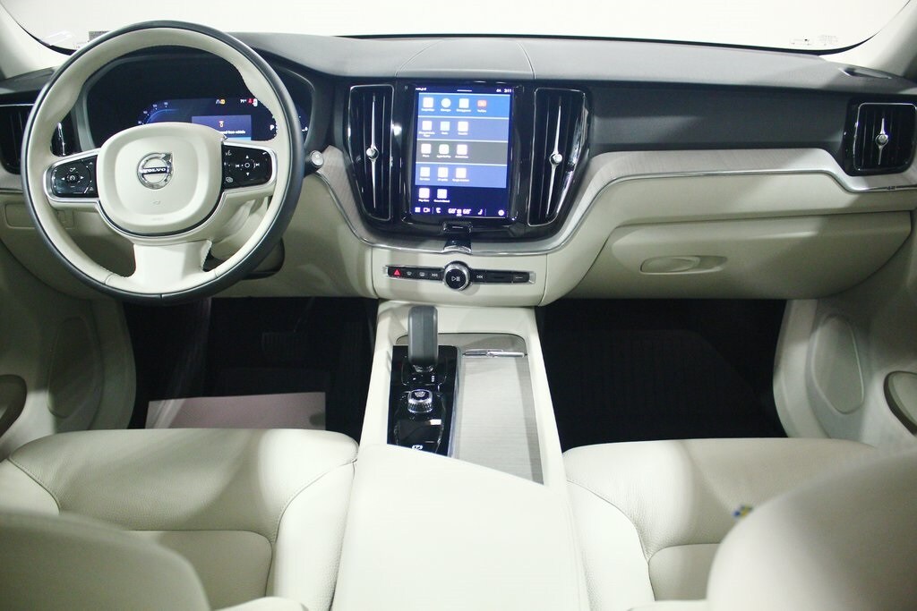 2024 Volvo XC60 Recharge Hybrid T8 Plus photo 4