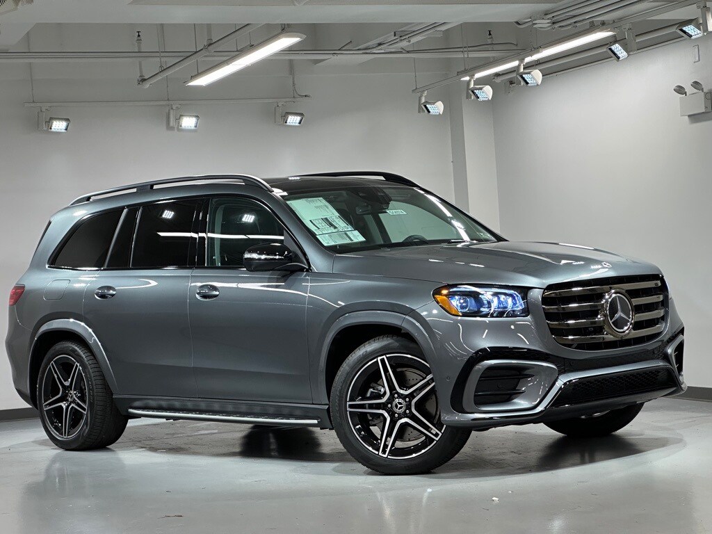 2026 Mercedes Benz GLS 450 4MATIC photo 2
