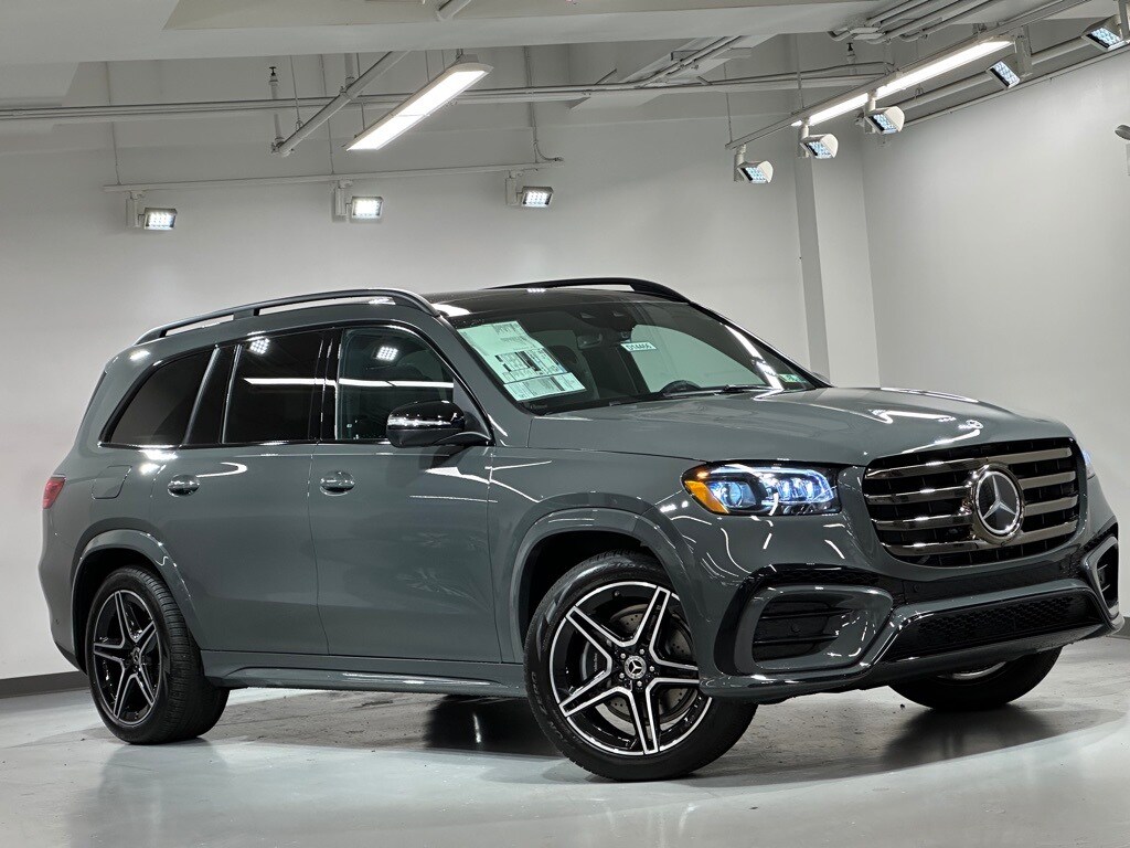 2026 Mercedes Benz GLS 450 4MATIC photo 2